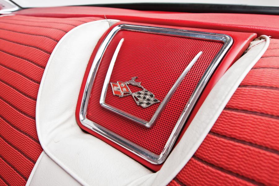 Детали интерьера Chevrolet Impala SS 409 1961 года  (фото 19 из 30)